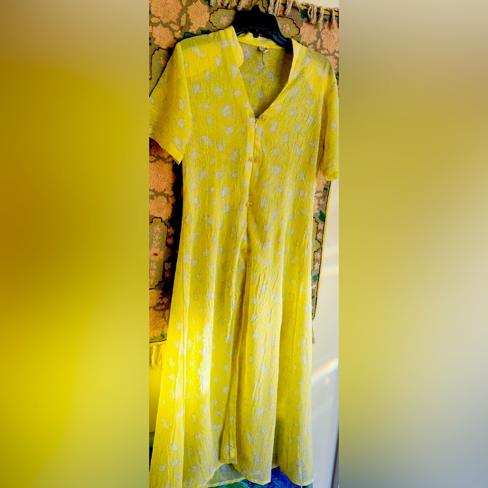 Daffodil yellow midi dress with floral patterns, short sleeve